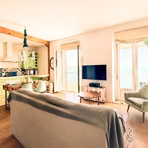 https://la-casita-de-puerto-chico.hotelsincadiz.net